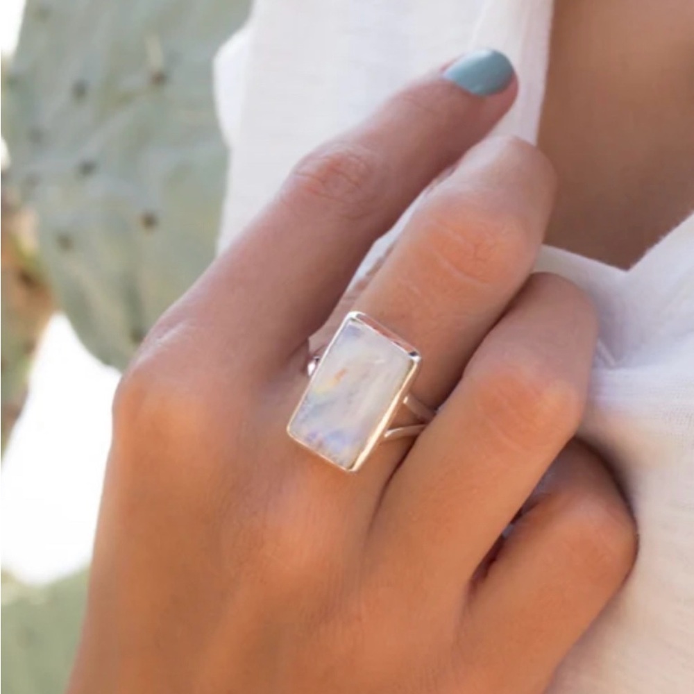 Rectangular Moonstone Ring Sz
6 marked 925 - Picture 2 of 9